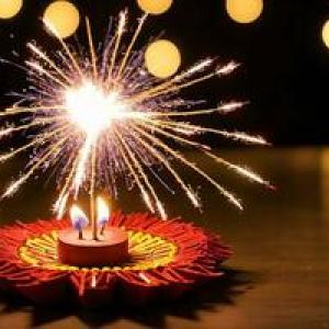 WONDER CANDLE COLOUR-வண்ண மெழுகுவர்த்தி பட்டாசு