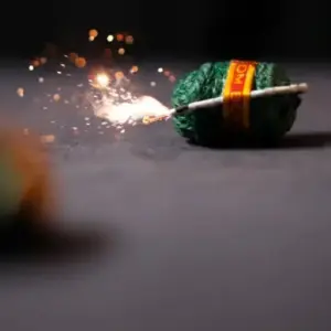 BOMBS-அணுகுண்டு